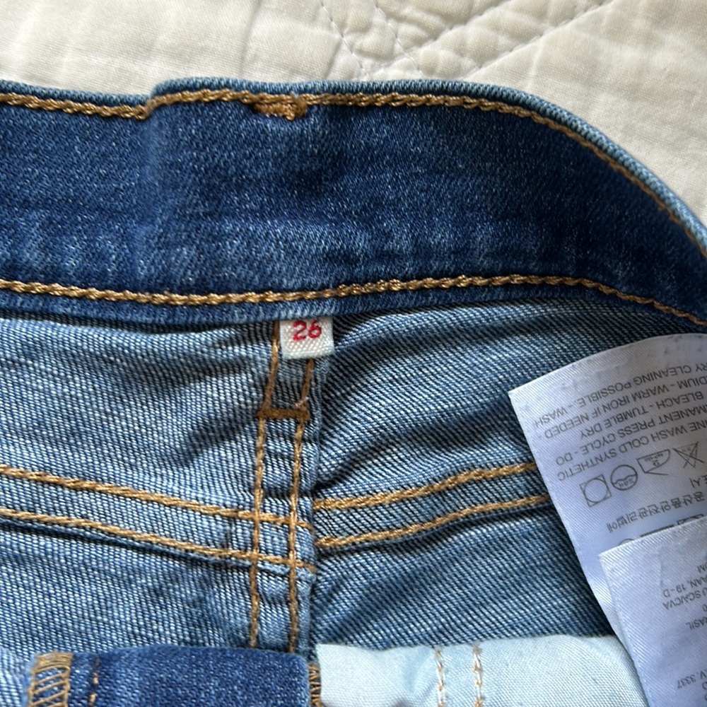 Levi’s Jean Shorts - Picture 3 of 3